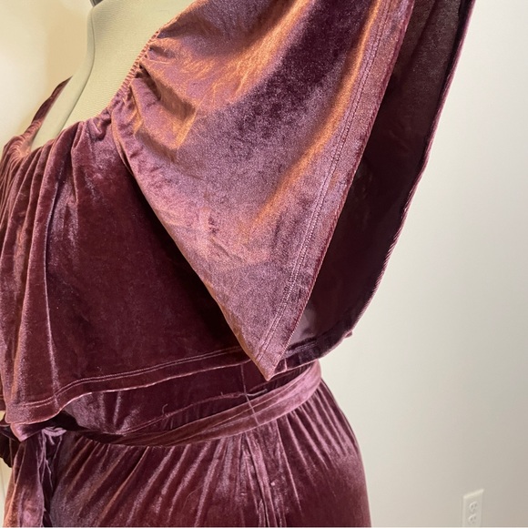 Eloquii Elements | 24 | Velvet Jumpsuit - Picture 7 of 9